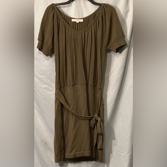LOFT Dresses & Skirts - NWOT Ann Taylor LOFT medium knit dark green women’s dress